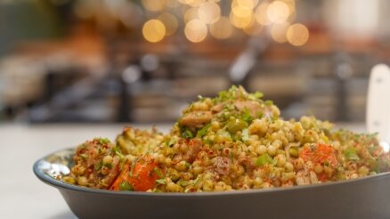 Güveçte Tavuklu Sebzeli Kuskus Tarifi